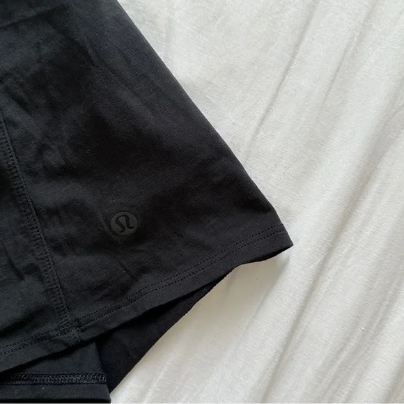 LULULEMON TANK WOMENS SIZE 6 BLACK  & WHITE - Picture 8 of 8
